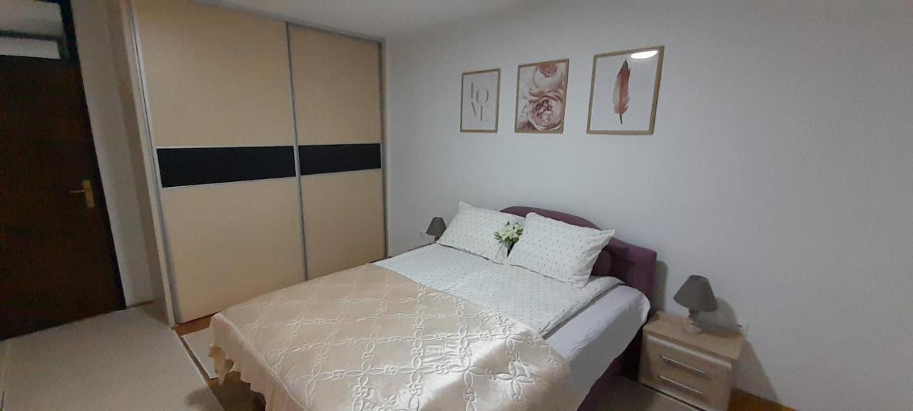 Cozy And Sunny Apartment Near The Airport ซาราเยโว ภายนอก รูปภาพ