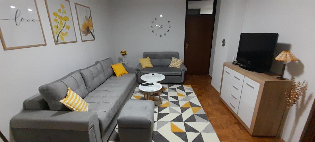 Cozy And Sunny Apartment Near The Airport ซาราเยโว ภายนอก รูปภาพ