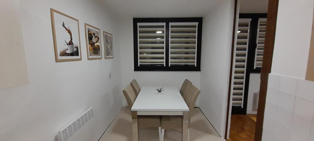 Cozy And Sunny Apartment Near The Airport ซาราเยโว ภายนอก รูปภาพ