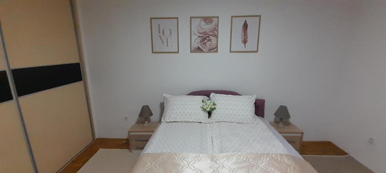 Cozy And Sunny Apartment Near The Airport ซาราเยโว ภายนอก รูปภาพ