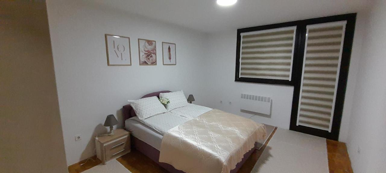 Cozy And Sunny Apartment Near The Airport ซาราเยโว ภายนอก รูปภาพ