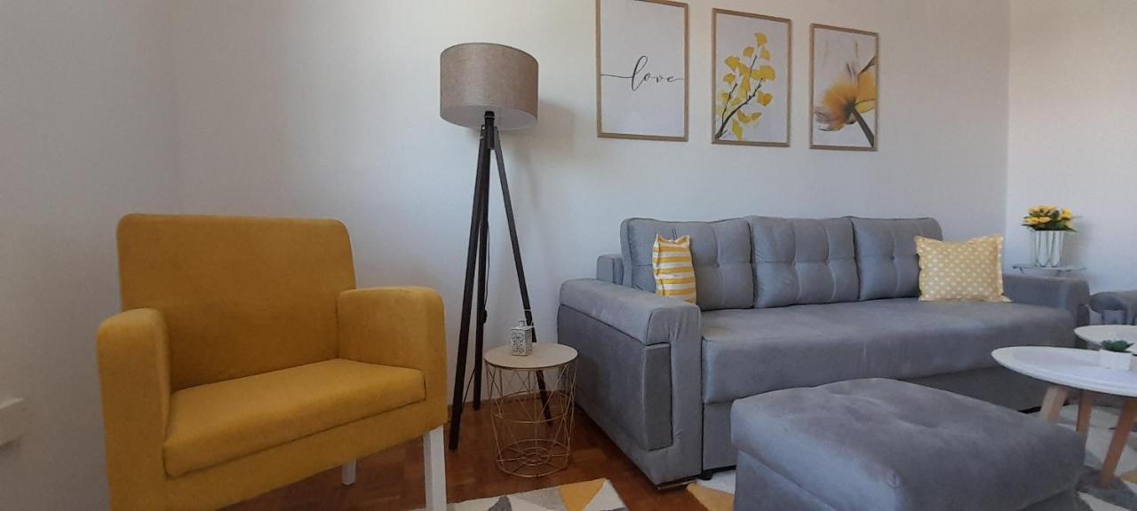 Cozy And Sunny Apartment Near The Airport ซาราเยโว ภายนอก รูปภาพ